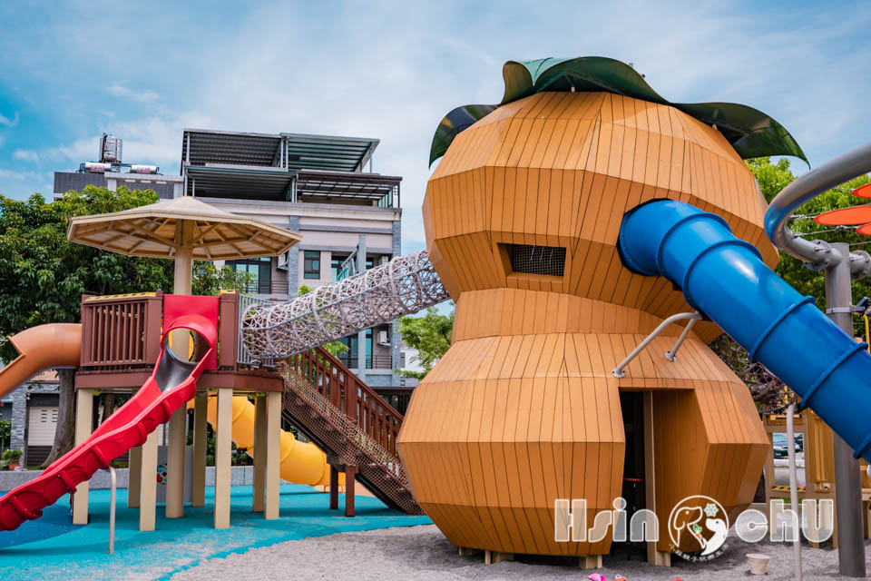 新竹新埔景點〡柿子公園〡柿餅主題遊戲場, 九降風滑索追風趣, 柿子高架日曬場變身特色遮陽棚, 蝴蝶造型公廁, 新竹水果特色公園