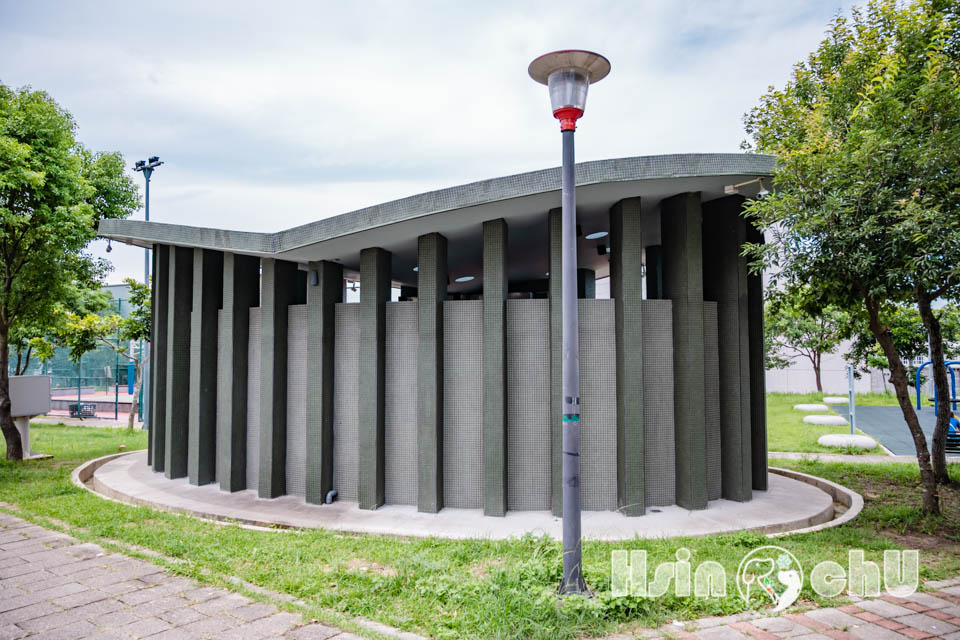 新竹新埔景點〡柿子公園〡柿餅主題遊戲場, 九降風滑索追風趣, 柿子高架日曬場變身特色遮陽棚, 蝴蝶造型公廁, 新竹水果特色公園