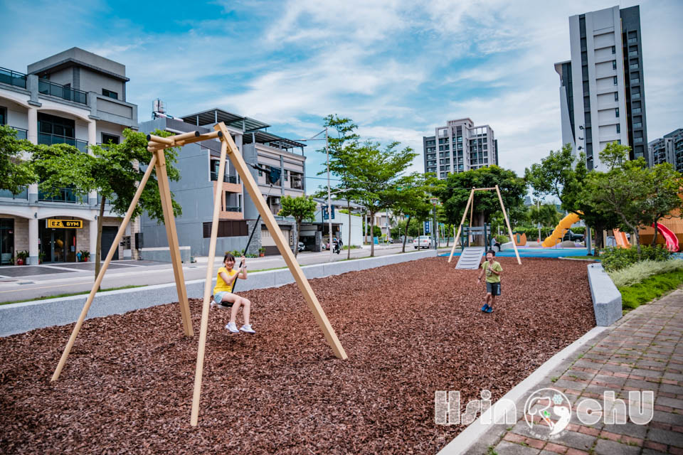 新竹新埔景點〡柿子公園〡柿餅主題遊戲場, 九降風滑索追風趣, 柿子高架日曬場變身特色遮陽棚, 蝴蝶造型公廁, 新竹水果特色公園
