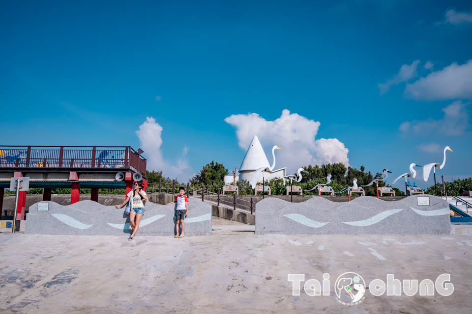 DSC_7280 台中大安景點〡大安濱海樂園〡大安海水浴場, 暑假熱門玩沙戲水天地, 海洋風特色造景, 近30種螃蟹遊走周邊海域, 漫步觀景平台享受無價的放鬆時刻
