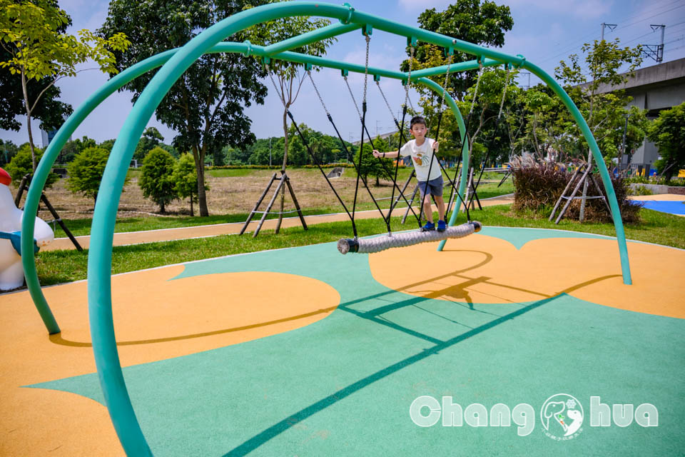 DSC_7342 彰化田中景點〡熊趣米公園〡田中親子公園, 熊熊高塔雙滑梯, Q萌白熊親子遊戲場, 雙公園一起收集, 玩公園也能看高鐵
