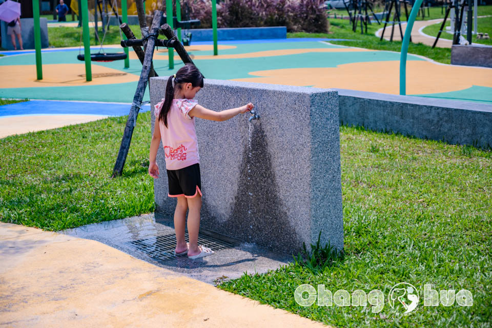 DSC_7347 彰化田中景點〡熊趣米公園〡田中親子公園, 熊熊高塔雙滑梯, Q萌白熊親子遊戲場, 雙公園一起收集, 玩公園也能看高鐵