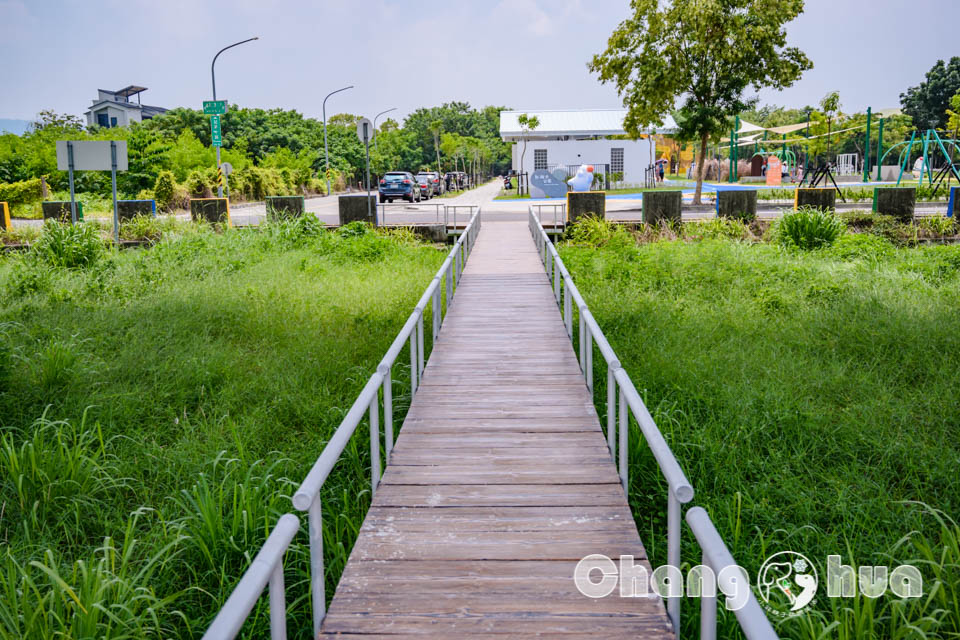 DSC_7371 彰化田中景點〡熊趣米公園〡田中親子公園, 熊熊高塔雙滑梯, Q萌白熊親子遊戲場, 雙公園一起收集, 玩公園也能看高鐵