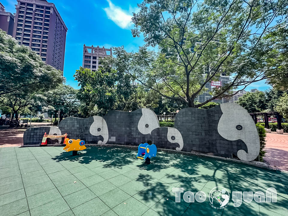 IMG_1054 桃園市區景點〡向陽公園〡蝸牛主題遊戲場, 遮陽沙池玩沙趣, 林蔭步道健走運動, 桃園親子特色遊戲場