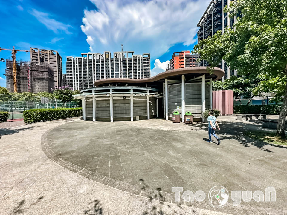 IMG_1112 桃園市區景點〡向陽公園〡蝸牛主題遊戲場, 遮陽沙池玩沙趣, 林蔭步道健走運動, 桃園親子特色遊戲場