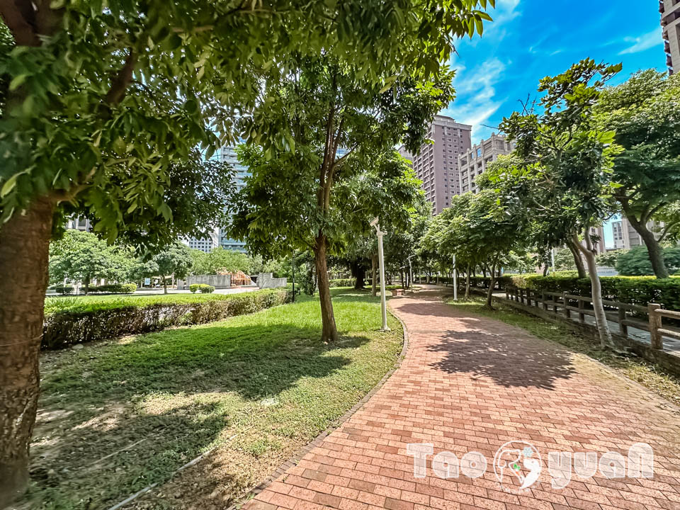IMG_1121 桃園市區景點〡向陽公園〡蝸牛主題遊戲場, 遮陽沙池玩沙趣, 林蔭步道健走運動, 桃園親子特色遊戲場