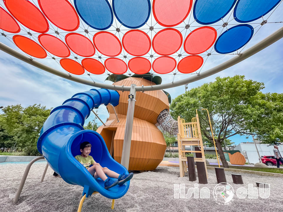 新竹新埔景點〡柿子公園〡柿餅主題遊戲場, 九降風滑索追風趣, 柿子高架日曬場變身特色遮陽棚, 蝴蝶造型公廁, 新竹水果特色公園