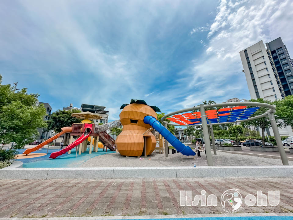 新竹新埔景點〡柿子公園〡柿餅主題遊戲場, 九降風滑索追風趣, 柿子高架日曬場變身特色遮陽棚, 蝴蝶造型公廁, 新竹水果特色公園