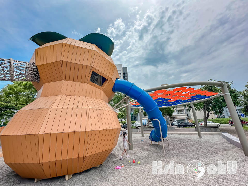 新竹新埔景點〡柿子公園〡柿餅主題遊戲場, 九降風滑索追風趣, 柿子高架日曬場變身特色遮陽棚, 蝴蝶造型公廁, 新竹水果特色公園