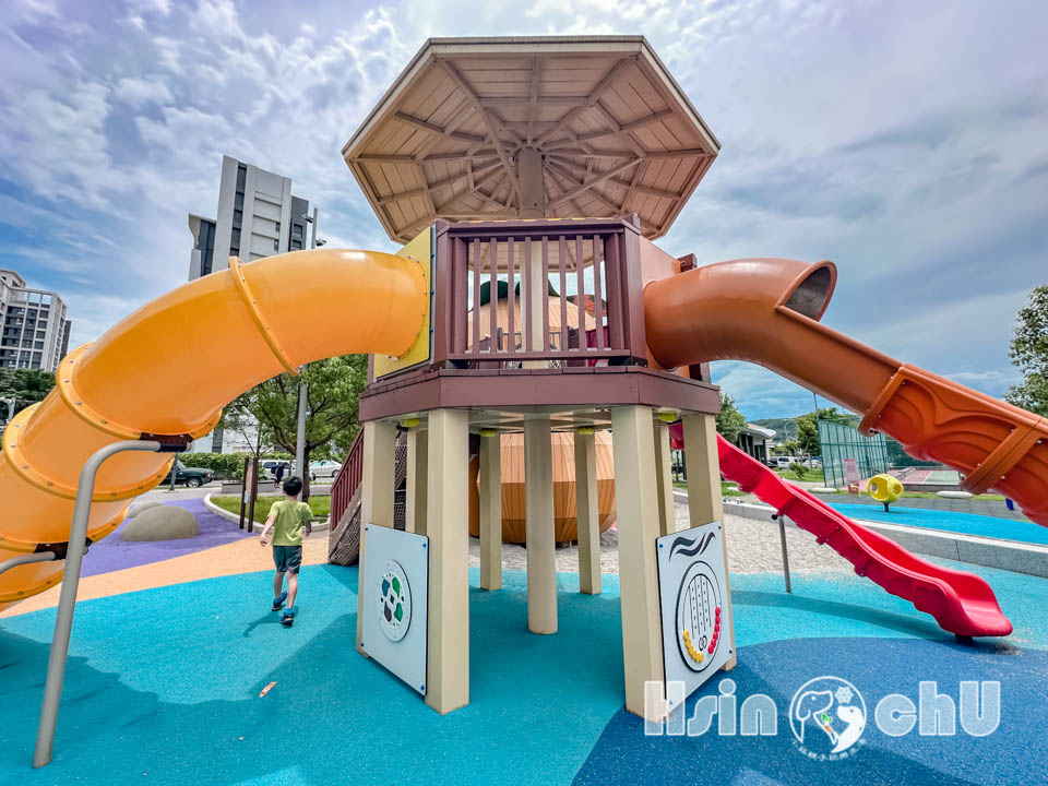 新竹新埔景點〡柿子公園〡柿餅主題遊戲場, 九降風滑索追風趣, 柿子高架日曬場變身特色遮陽棚, 蝴蝶造型公廁, 新竹水果特色公園