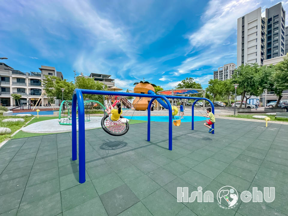 新竹新埔景點〡柿子公園〡柿餅主題遊戲場, 九降風滑索追風趣, 柿子高架日曬場變身特色遮陽棚, 蝴蝶造型公廁, 新竹水果特色公園