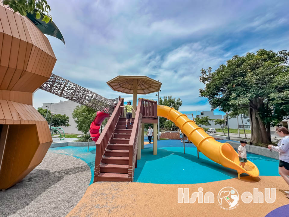 新竹新埔景點〡柿子公園〡柿餅主題遊戲場, 九降風滑索追風趣, 柿子高架日曬場變身特色遮陽棚, 蝴蝶造型公廁, 新竹水果特色公園