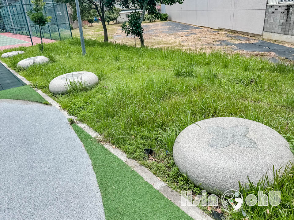 新竹新埔景點〡柿子公園〡柿餅主題遊戲場, 九降風滑索追風趣, 柿子高架日曬場變身特色遮陽棚, 蝴蝶造型公廁, 新竹水果特色公園
