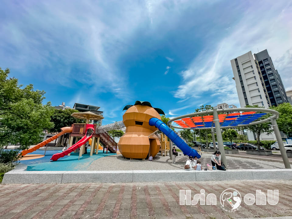 新竹新埔景點〡柿子公園〡柿餅主題遊戲場, 九降風滑索追風趣, 柿子高架日曬場變身特色遮陽棚, 蝴蝶造型公廁, 新竹水果特色公園
