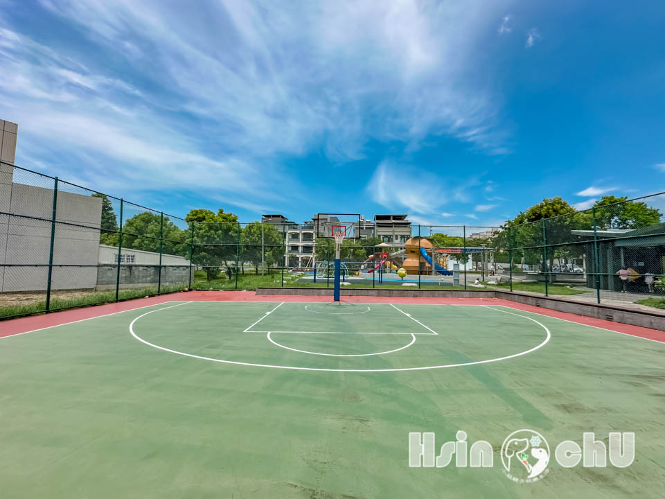 新竹新埔景點〡柿子公園〡柿餅主題遊戲場, 九降風滑索追風趣, 柿子高架日曬場變身特色遮陽棚, 蝴蝶造型公廁, 新竹水果特色公園