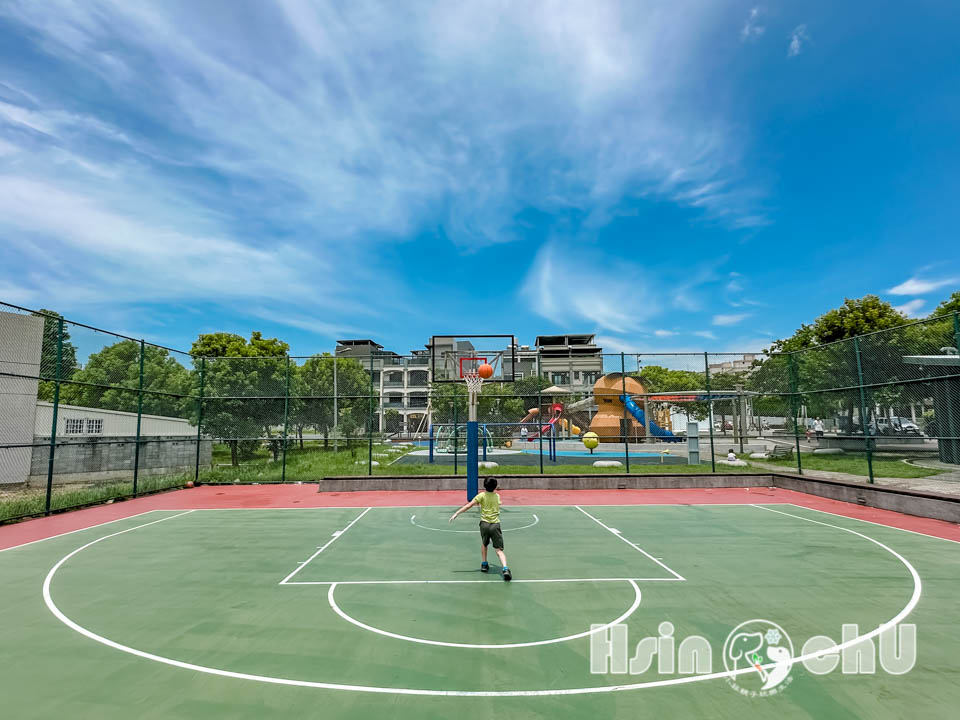 新竹新埔景點〡柿子公園〡柿餅主題遊戲場, 九降風滑索追風趣, 柿子高架日曬場變身特色遮陽棚, 蝴蝶造型公廁, 新竹水果特色公園