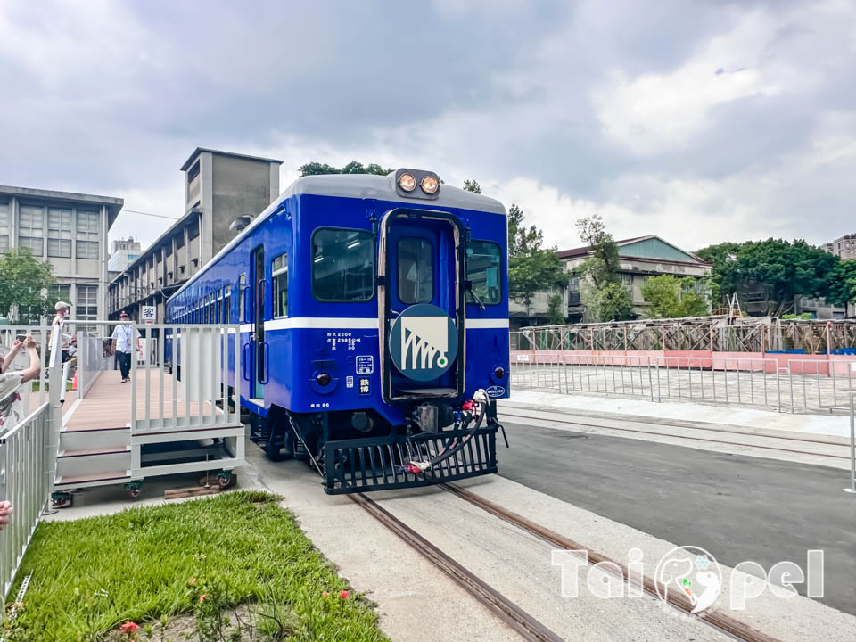 台北信義景點〡國家鐵道博物館〡永垂不朽的鐵道故事, 感受記憶的溫度, 鐵道明星追追追, 假日限定藍皮柴油列車乘車體驗