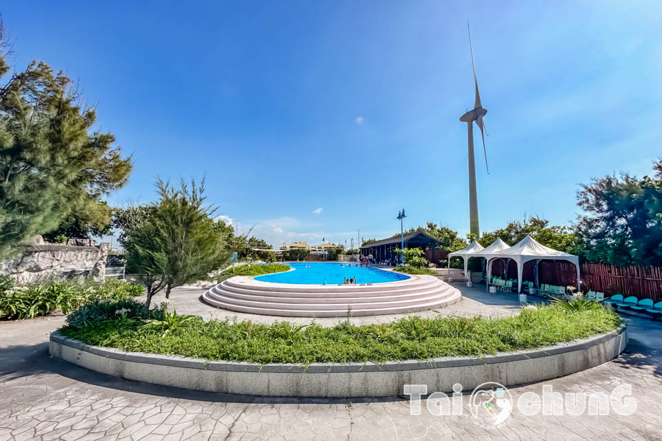 IMG_7474 台中大安景點〡大安濱海樂園〡大安海水浴場, 暑假熱門玩沙戲水天地, 海洋風特色造景, 近30種螃蟹遊走周邊海域, 漫步觀景平台享受無價的放鬆時刻