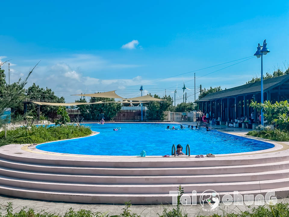 IMG_7477 台中大安景點〡大安濱海樂園〡大安海水浴場, 暑假熱門玩沙戲水天地, 海洋風特色造景, 近30種螃蟹遊走周邊海域, 漫步觀景平台享受無價的放鬆時刻