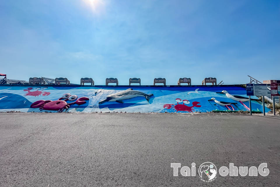IMG_7512 台中大安景點〡大安濱海樂園〡大安海水浴場, 暑假熱門玩沙戲水天地, 海洋風特色造景, 近30種螃蟹遊走周邊海域, 漫步觀景平台享受無價的放鬆時刻