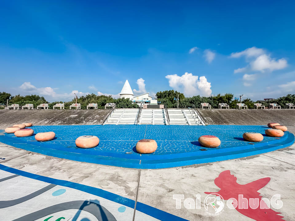 IMG_7586 台中大安景點〡大安濱海樂園〡大安海水浴場, 暑假熱門玩沙戲水天地, 海洋風特色造景, 近30種螃蟹遊走周邊海域, 漫步觀景平台享受無價的放鬆時刻