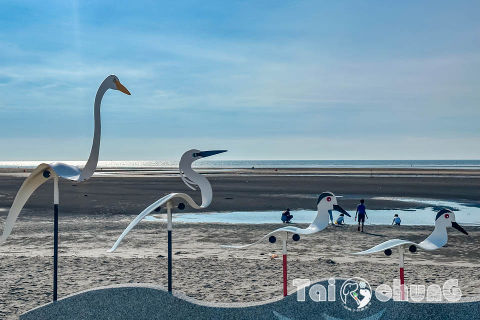 IMG_7624 台中大安景點〡大安濱海樂園〡大安海水浴場, 暑假熱門玩沙戲水天地, 海洋風特色造景, 近30種螃蟹遊走周邊海域, 漫步觀景平台享受無價的放鬆時刻