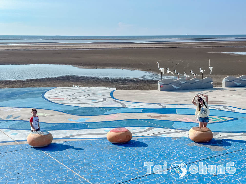 IMG_7629 台中大安景點〡大安濱海樂園〡大安海水浴場, 暑假熱門玩沙戲水天地, 海洋風特色造景, 近30種螃蟹遊走周邊海域, 漫步觀景平台享受無價的放鬆時刻