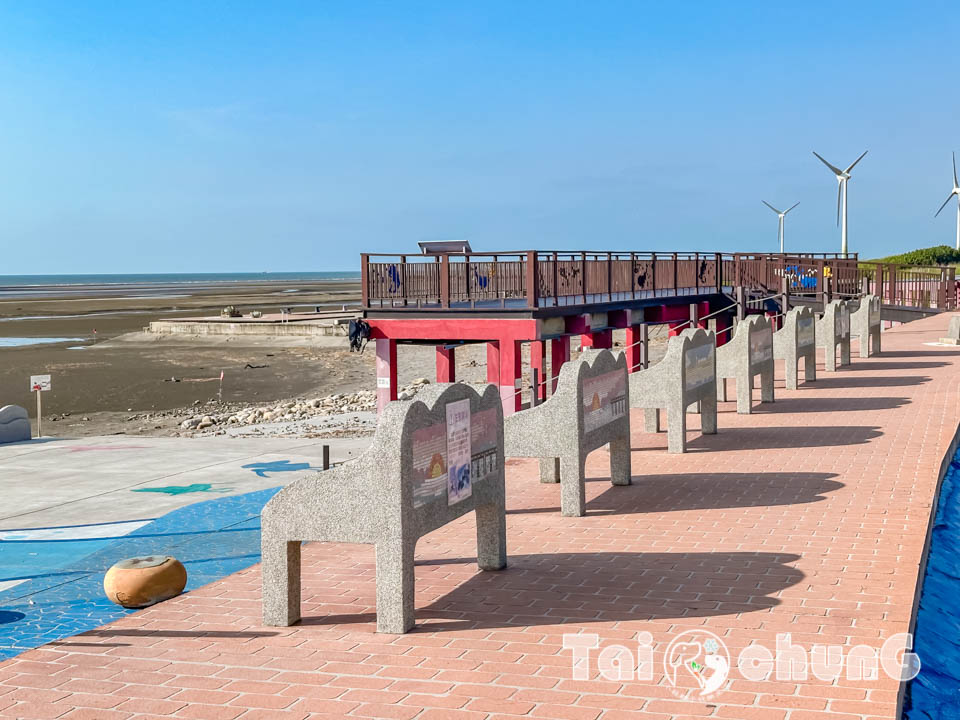 IMG_7633 台中大安景點〡大安濱海樂園〡大安海水浴場, 暑假熱門玩沙戲水天地, 海洋風特色造景, 近30種螃蟹遊走周邊海域, 漫步觀景平台享受無價的放鬆時刻