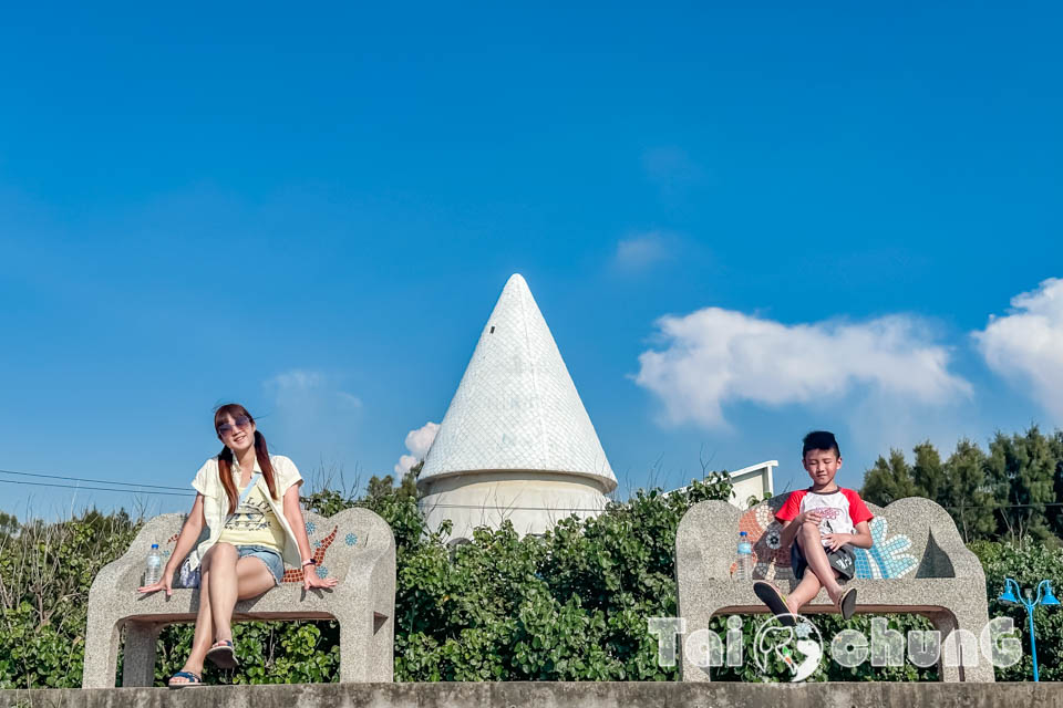 IMG_7637 台中大安景點〡大安濱海樂園〡大安海水浴場, 暑假熱門玩沙戲水天地, 海洋風特色造景, 近30種螃蟹遊走周邊海域, 漫步觀景平台享受無價的放鬆時刻