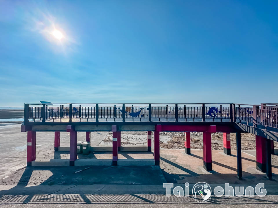 IMG_7679 台中大安景點〡大安濱海樂園〡大安海水浴場, 暑假熱門玩沙戲水天地, 海洋風特色造景, 近30種螃蟹遊走周邊海域, 漫步觀景平台享受無價的放鬆時刻
