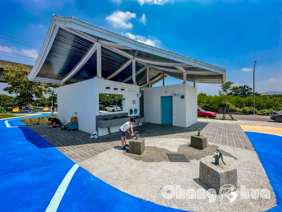 IMG_8142 彰化田中景點〡熊趣米公園〡田中親子公園, 熊熊高塔雙滑梯, Q萌白熊親子遊戲場, 雙公園一起收集, 玩公園也能看高鐵