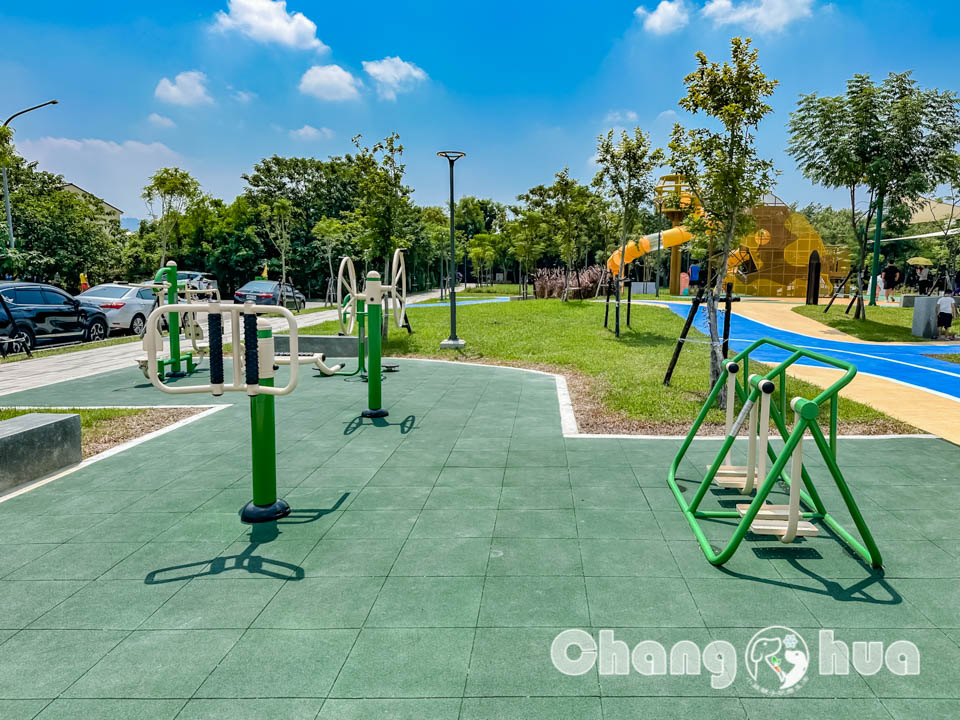 IMG_8145 彰化田中景點〡熊趣米公園〡田中親子公園, 熊熊高塔雙滑梯, Q萌白熊親子遊戲場, 雙公園一起收集, 玩公園也能看高鐵
