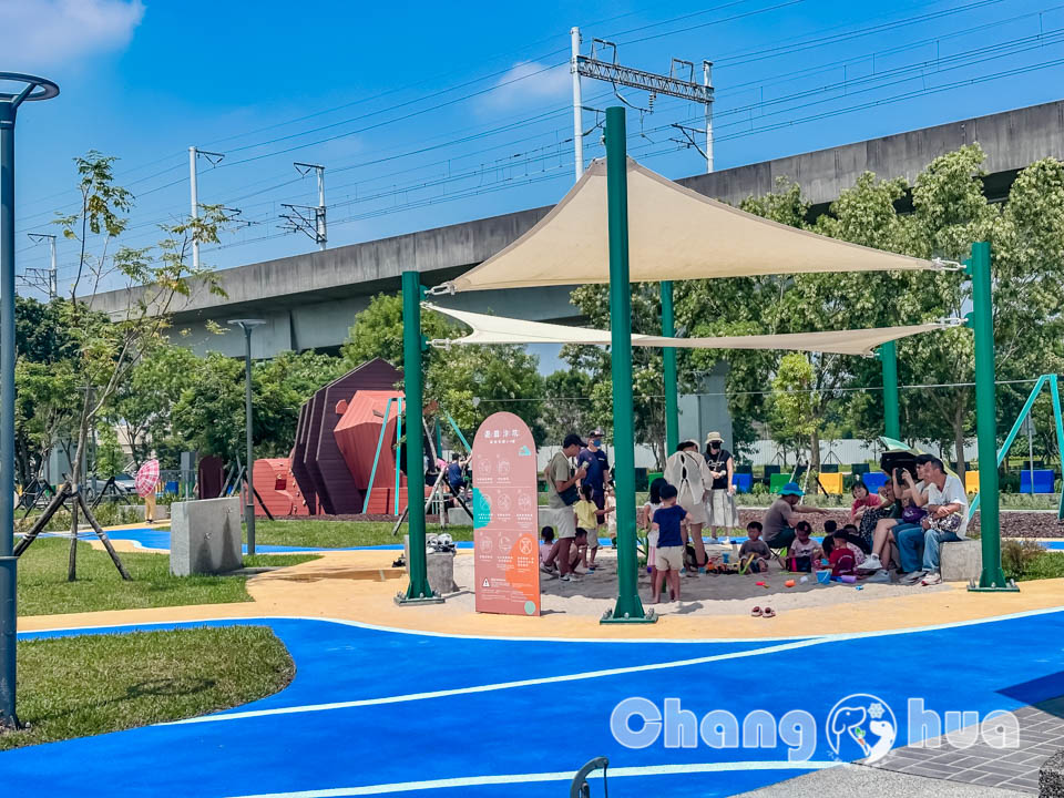 IMG_8147 彰化田中景點〡熊趣米公園〡田中親子公園, 熊熊高塔雙滑梯, Q萌白熊親子遊戲場, 雙公園一起收集, 玩公園也能看高鐵