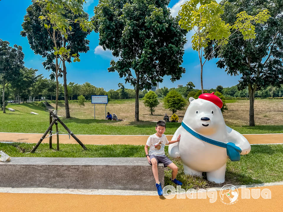 IMG_8163 彰化田中景點〡熊趣米公園〡田中親子公園, 熊熊高塔雙滑梯, Q萌白熊親子遊戲場, 雙公園一起收集, 玩公園也能看高鐵