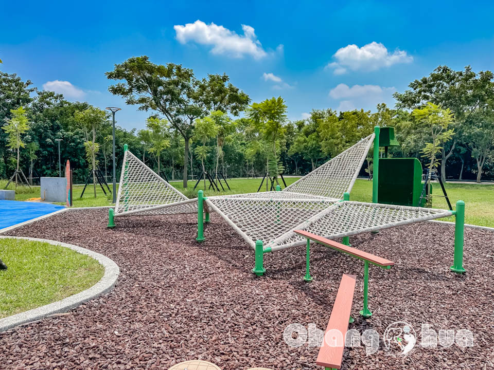 IMG_8177 彰化田中景點〡熊趣米公園〡田中親子公園, 熊熊高塔雙滑梯, Q萌白熊親子遊戲場, 雙公園一起收集, 玩公園也能看高鐵