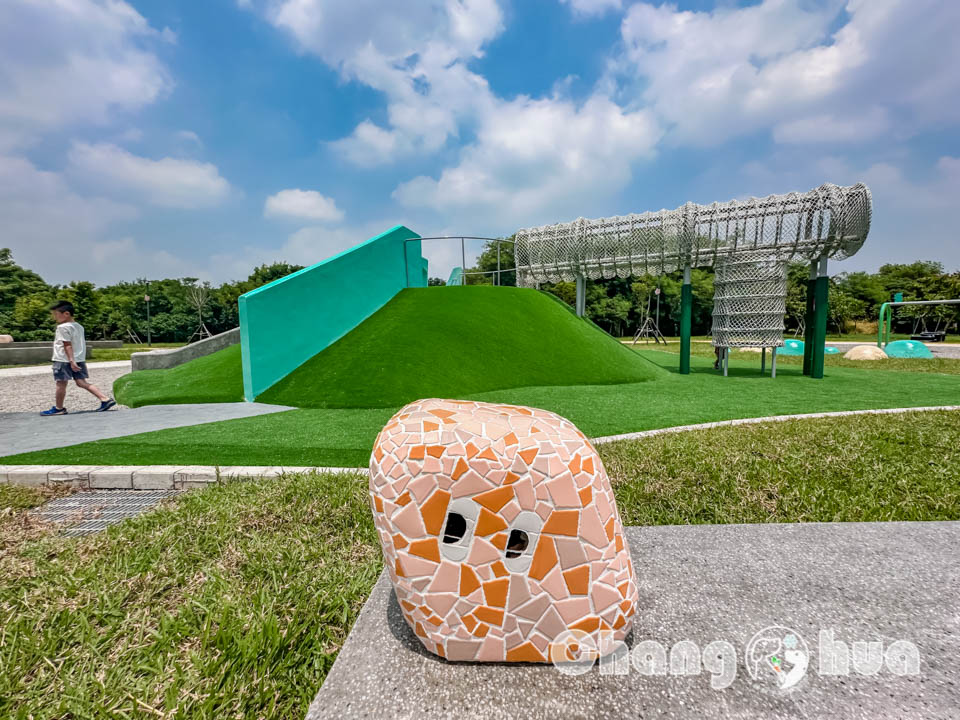 IMG_8245 彰化田中景點〡熊趣米公園〡田中親子公園, 熊熊高塔雙滑梯, Q萌白熊親子遊戲場, 雙公園一起收集, 玩公園也能看高鐵