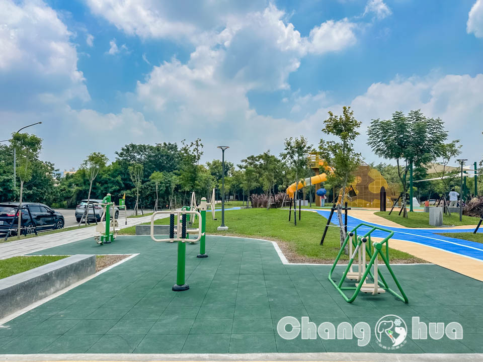 IMG_8252 彰化田中景點〡熊趣米公園〡田中親子公園, 熊熊高塔雙滑梯, Q萌白熊親子遊戲場, 雙公園一起收集, 玩公園也能看高鐵