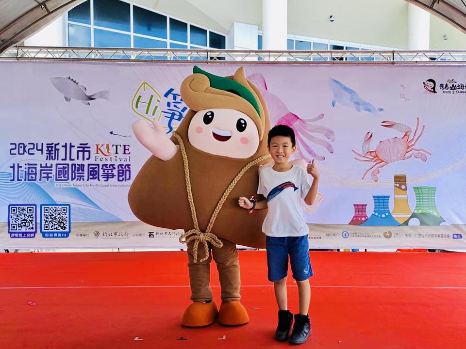 新北石門景點〡白沙灣〡北部親子海水浴場, 夏日消暑好去處, 暑假TOP1戲水點, 豹豹咖啡來一杯, 北海岸遊憩探索館