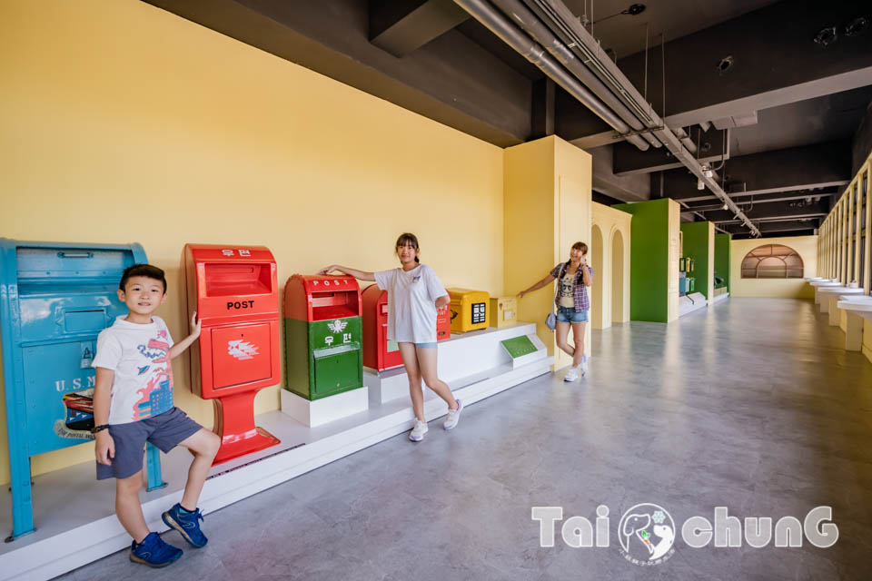 台中市區景點〡郵政博物館台中館〡免門票室內親子景點, 郵趣時光回憶重現, 六大展區各有千秋, 獨家集郵業務櫃台