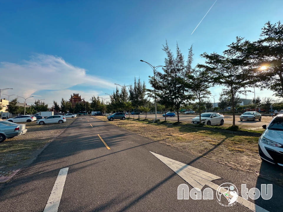 台中梧棲景點〡梧棲漁寮公園〡在地特色捕魚文化為設計主軸, 捕魚遊戲塔溜滑梯, 水戰綠洲戲水趣, 水陸雙享受親子公園, 免費公有停車場