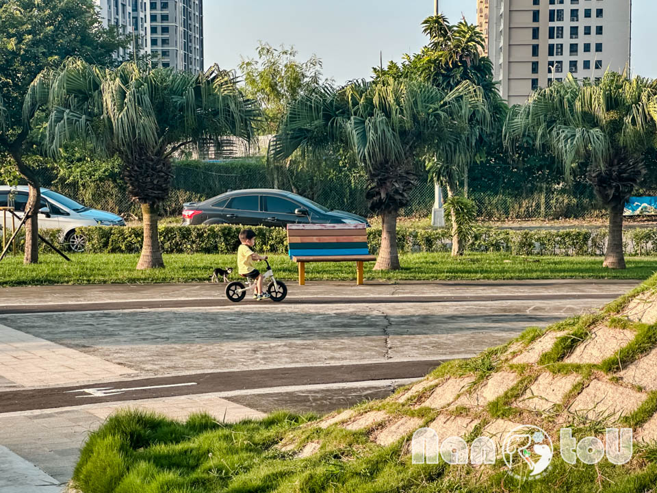 台中梧棲景點〡頂寮里文化廣場〡漁村意象藝術地景, 幸福平安門, 3D彩繪互動遊戲場, 台灣早期漁村諺語, 頂寮之歌傳唱