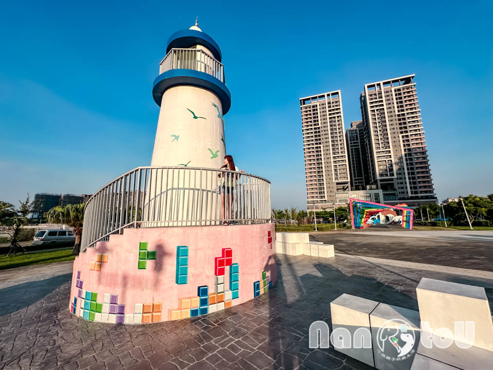 台中梧棲景點〡頂寮里文化廣場〡漁村意象藝術地景, 幸福平安門, 3D彩繪互動遊戲場, 台灣早期漁村諺語, 頂寮之歌傳唱