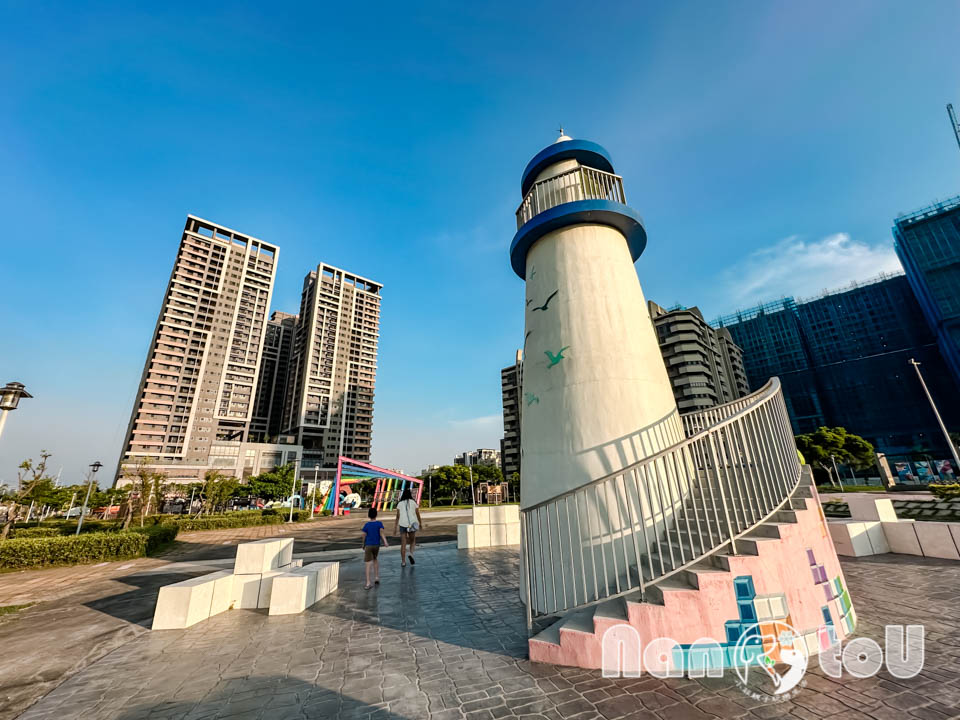 台中梧棲景點〡頂寮里文化廣場〡漁村意象藝術地景, 幸福平安門, 3D彩繪互動遊戲場, 台灣早期漁村諺語, 頂寮之歌傳唱