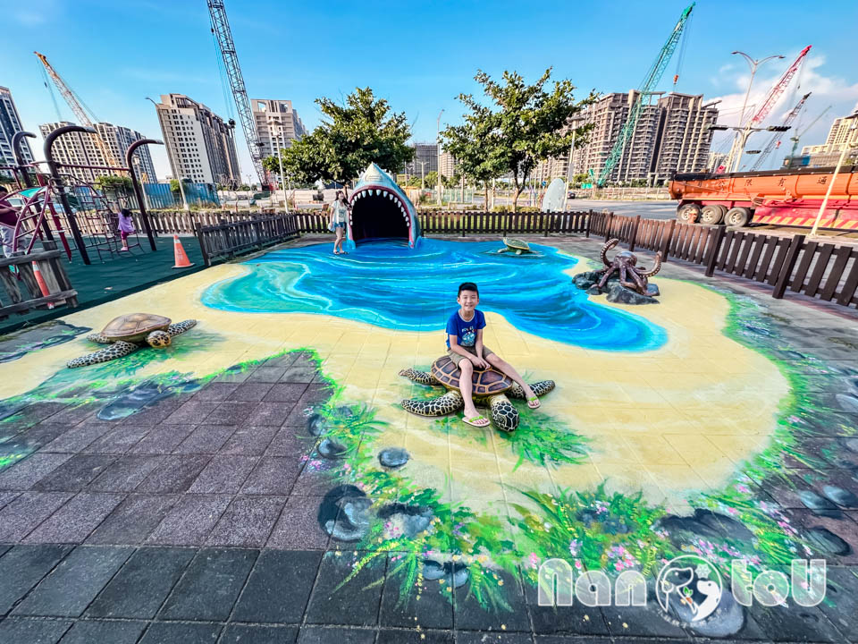 台中梧棲景點〡頂寮里文化廣場〡漁村意象藝術地景, 幸福平安門, 3D彩繪互動遊戲場, 台灣早期漁村諺語, 頂寮之歌傳唱