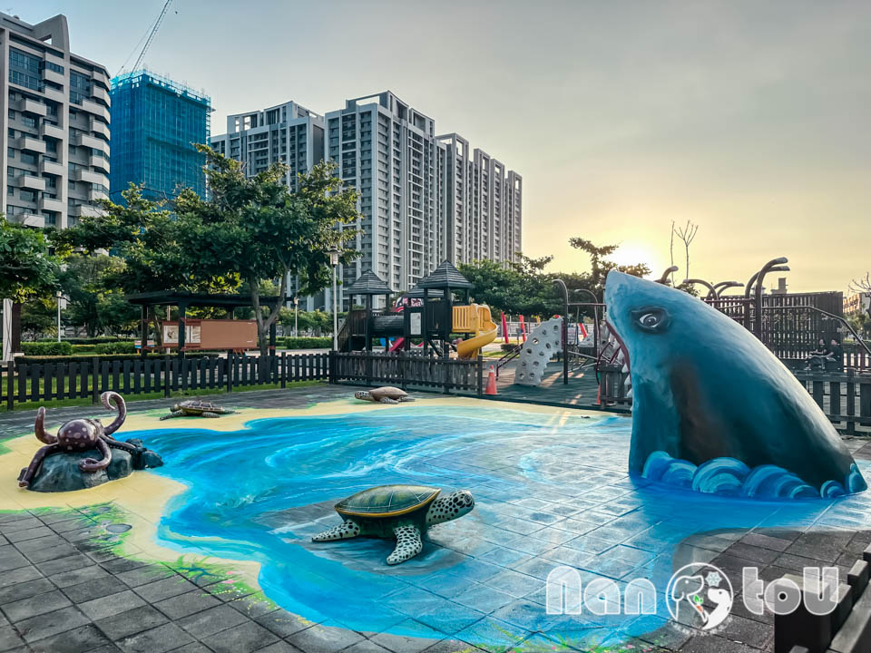 台中梧棲景點〡頂寮里文化廣場〡漁村意象藝術地景, 幸福平安門, 3D彩繪互動遊戲場, 台灣早期漁村諺語, 頂寮之歌傳唱