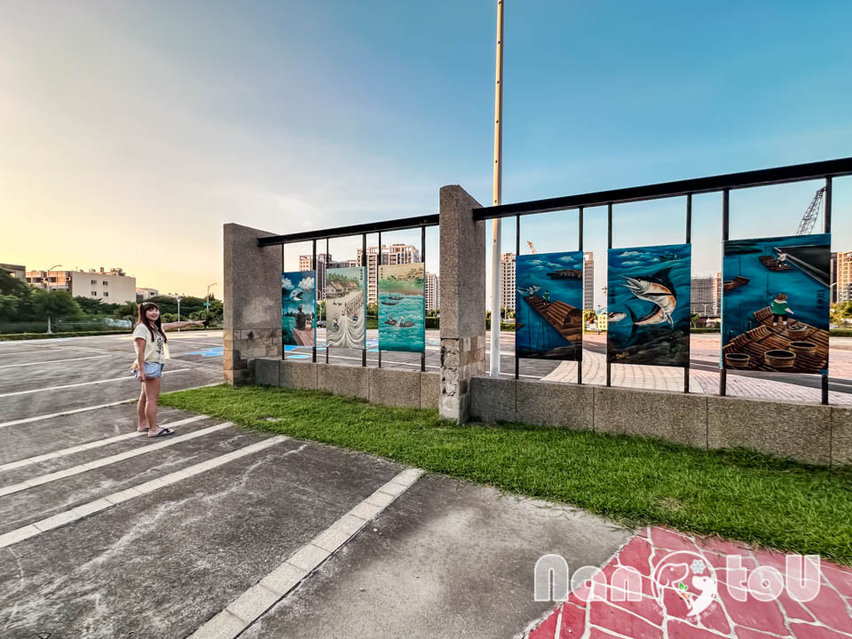 台中梧棲景點〡頂寮里文化廣場〡漁村意象藝術地景, 幸福平安門, 3D彩繪互動遊戲場, 台灣早期漁村諺語, 頂寮之歌傳唱