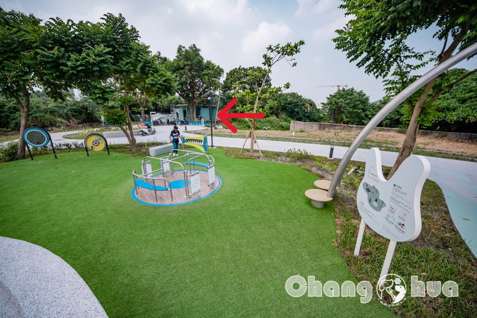 彰化市區景點〡八卦山天空遊戲場〡暢玩雲朵造型遊具, 天空觀景台俯瞰市容, 小型幫浦戲水區, 家長也能同樂的遊戲場, 享受漫步在雲端的舒心感