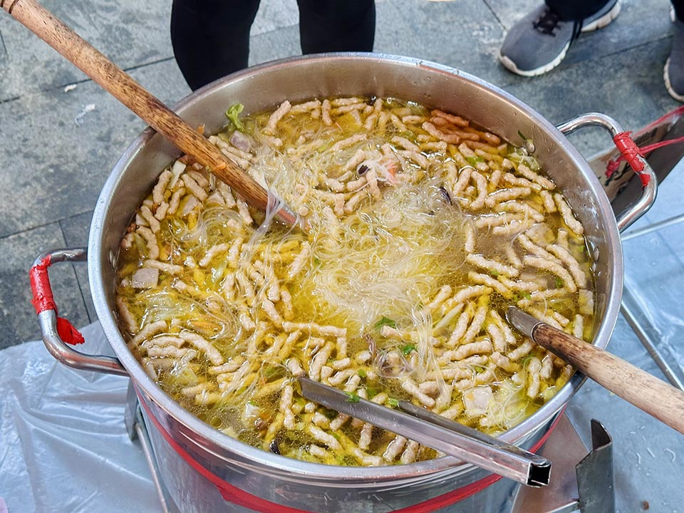 新北貢寮景點〡草嶺古道〡草嶺古道芒花季, 市定古蹟虎字碑, 眺望龜山島最佳位置埡口觀景亭, 大里天公廟登山口