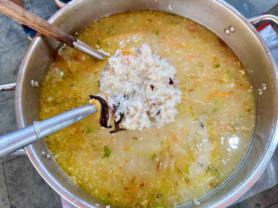 新北貢寮景點〡草嶺古道〡草嶺古道芒花季, 市定古蹟虎字碑, 眺望龜山島最佳位置埡口觀景亭, 大里天公廟登山口