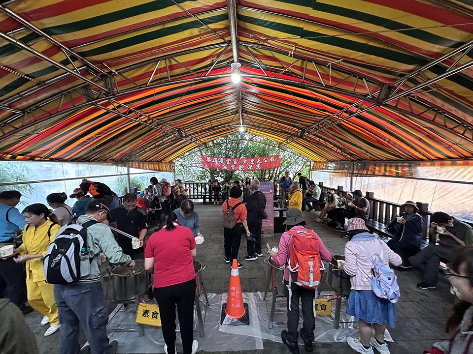 新北貢寮景點〡草嶺古道〡草嶺古道芒花季, 市定古蹟虎字碑, 眺望龜山島最佳位置埡口觀景亭, 大里天公廟登山口